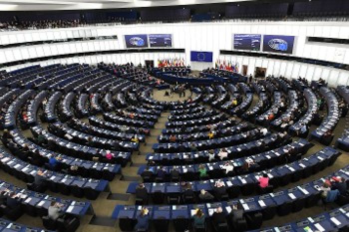 &Epsilon;.&Epsilon;.: &Nu;έ&alpha; &sigma;&chi;έ&delta;&iota;&alpha; &chi;&epsilon;&iota;&rho;&alpha;&gamma;ώ&gamma;&eta;&sigma;&eta;&sigmaf; &kappa;&alpha;&iota; &epsilon;&nu;&sigma;&omega;&mu;ά&tau;&omega;&sigma;&eta;&sigmaf; &lambda;&alpha;ϊ&kappa;ώ&nu; &sigma;&upsilon;&nu;&epsilon;&iota;&delta;ή&sigma;&epsilon;&omega;&nu;