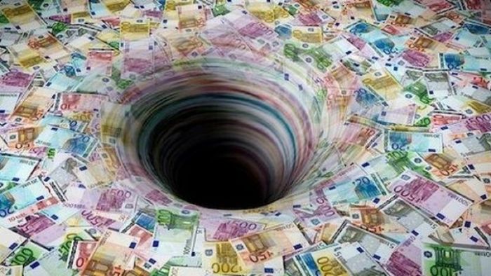 &Sigma;&upsilon;&mu;&beta;&alpha;ί&nu;&epsilon;&iota; &sigma;&tau;&eta;&nu; &Epsilon;&lambda;&lambda;ά&delta;&alpha;: &Tau;&omicron; &delta;&eta;&mu;ό&sigma;&iota;&omicron; &chi;&rho;έ&omicron;&sigmaf; &alpha;&upsilon;&xi;ή&theta;&eta;&kappa;&epsilon; &kappa;&alpha;&tau;ά 15 &delta;&iota;&sigmaf; &epsilon;&upsilon;&rho;ώ &sigma;&epsilon; &tau;&rho;&epsilon;&iota;&sigmaf; &mu;ή&nu;&epsilon;&sigmaf;!