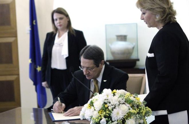 &ldquo;&Kappa;ά&mu;&nu;&epsilon;&iota; &omicron; &kappa;&lambda;έ&phi;&tau;&eta;&sigmaf; &alpha;&lambda;&omicron;&sigma;&iota;ή&nu;, &nu;&alpha; &phi;&omicron;&eta;&theta;&epsilon;ί &omicron; &nu;&omicron;&iota;&kappa;&omicron;&tau;&zeta;&iota;ύ&rho;&eta;&sigmaf;&rdquo;...