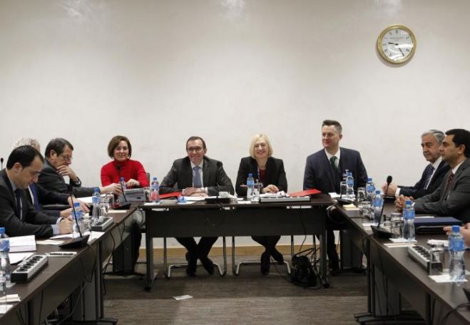 &Tau;έ&sigma;&sigma;&epsilon;&rho;&alpha; &zeta;&eta;&tau;ή&mu;&alpha;&tau;&alpha; &pi;&omicron;&upsilon; &alpha;&phi;&omicron;&rho;&omicron;ύ&nu; &tau;&eta; &Delta;&iota;&alpha;&kappa;&upsilon;&beta;έ&rho;&nu;&eta;&sigma;&eta; &sigma;&upsilon;&zeta;ή&tau;&eta;&sigma;&alpha;&nu; &Alpha;&nu;&alpha;&sigma;&tau;&alpha;&sigma;&iota;ά&delta;&eta;&sigmaf; - &Alpha;&kappa;&iota;&nu;&tau;&zeta;ί