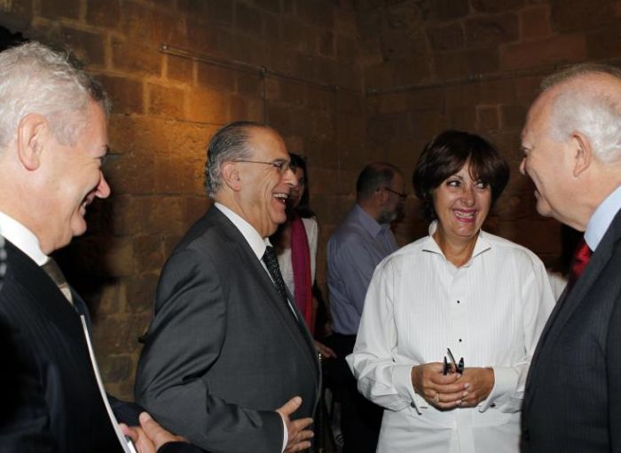 &Delta;&iota;&alpha;&beta;ά&zeta;&epsilon;&tau;&alpha;&iota; &mu;&epsilon;... &ldquo;&mu;&iota;&alpha; &alpha;&nu;ά&sigma;&alpha;&rdquo;, &tau;&omicron; &beta;&iota;&beta;&lambda;ί&omicron; &ldquo;&Omicron; &Kappa;&omicron;&upsilon;&rho;έ&alpha;&sigmaf; &tau;&eta;&sigmaf; &Kappa;&epsilon;&rho;ύ&nu;&epsilon;&iota;&alpha;&sigmaf;&rdquo;