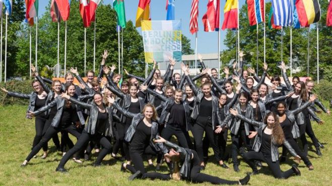 &Sigma;&tau;&eta;&nu; &Kappa;ύ&pi;&rho;&omicron; &eta; &laquo;&Chi;&omicron;&rho;&omega;&delta;ί&alpha; &Kappa;&omicron;&rho;&iota;&tau;&sigma;&iota;ώ&nu; &Beta;&epsilon;&rho;&omicron;&lambda;ί&nu;&omicron;&upsilon;&raquo;