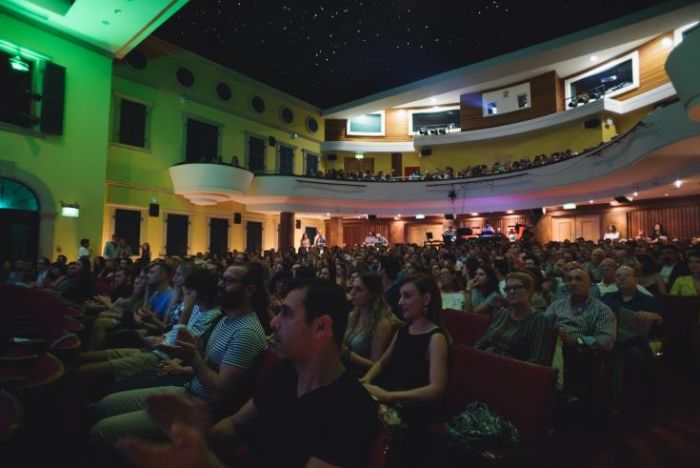 &Mu;&epsilon; &kappa;&upsilon;&pi;&rho;&iota;&alpha;&kappa;ό &kappa;&iota;&nu;&eta;&mu;&alpha;&tau;&omicron;&gamma;&rho;ά&phi;&omicron; &alpha;&rho;&chi;ί&zeta;&epsilon;&iota; &tau;&omicron; &Delta;&iota;&epsilon;&theta;&nu;έ&sigmaf; &Phi;&epsilon;&sigma;&tau;&iota;&beta;ά&lambda; &ldquo;&Kappa;&iota;&nu;&eta;&mu;&alpha;&tau;&omicron;&gamma;&rho;&alpha;&phi;&iota;&kappa;έ&sigmaf; &Mu;έ&rho;&epsilon;&sigmaf;&rdquo;