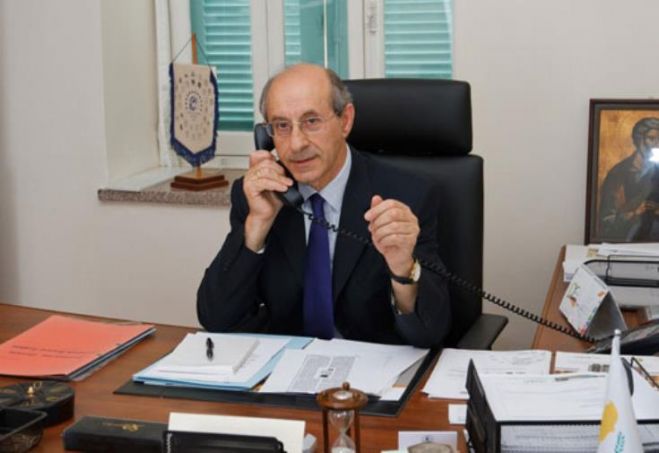 &Delta;ή&mu;&alpha;&rho;&chi;&omicron;&sigmaf; &Kappa;&upsilon;&theta;&rho;έ&alpha;&sigmaf;: &Kappa;&alpha;&theta;&omicron;&rho;&iota;&sigma;&tau;&iota;&kappa;ό&sigmaf; &omicron; &rho;ό&lambda;&omicron;&sigmaf; &tau;&omega;&nu; &kappa;&alpha;&tau;&epsilon;&chi;ό&mu;&epsilon;&nu;&omega;&nu; &delta;ή&mu;&omega;&nu;