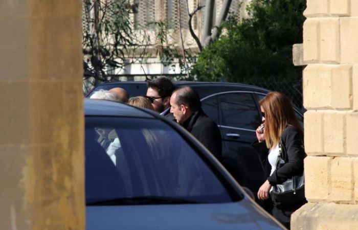 &Alpha;&nu;&tau;&iota;&mu;έ&tau;&omega;&pi;&omicron;&iota; &mu;&epsilon; &pi;&omicron;&iota;&nu;ή &phi;&upsilon;&lambda;ά&kappa;&iota;&sigma;&eta;&sigmaf;&nbsp;&omicron;&iota; έ&nu;&omicron;&chi;&omicron;&iota; &sigma;&tau;&eta;&nu; &upsilon;&pi;ό&theta;&epsilon;&sigma;&eta; &Epsilon;&rho;&omega;&tau;&omicron;&kappa;&rho;ί&tau;&omicron;&upsilon;