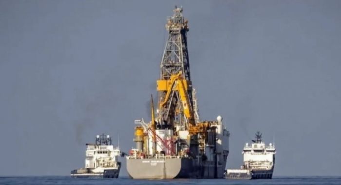 &Epsilon;&lambda;&lambda;&eta;&nu;&omicron;&tau;&omicron;&upsilon;&rho;&kappa;&iota;&kappa;ά: &Sigma;&tau;&omicron; &tau;&rho;&alpha;&pi;έ&zeta;&iota; &tau;&omicron; &sigma;&epsilon;&nu;ά&rho;&iota;&omicron; &tau;&eta;&sigmaf; &sigma;&upsilon;&nu;&epsilon;&kappa;&mu;&epsilon;&tau;ά&lambda;&lambda;&epsilon;&upsilon;&sigma;&eta;&sigmaf;