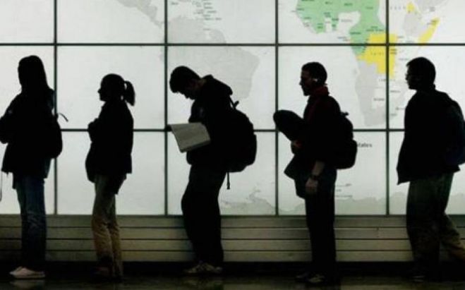 &Epsilon;&lambda;&lambda;ά&delta;&alpha;: &Eta; &kappa;&rho;ί&sigma;&eta; &delta;&iota;ώ&chi;&nu;&epsilon;&iota; &tau;&omicron;&upsilon;&sigmaf; &nu;έ&omicron;&upsilon;&sigmaf; &sigma;&tau;&omicron; &epsilon;&xi;&omega;&tau;&epsilon;&rho;&iota;&kappa;ό