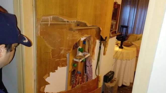 T&epsilon;&lambda;&iota;&kappa;ά &delta;&epsilon;&nu; &laquo;ή&rho;&theta;&alpha;&nu; &omicron;&iota; &kappa;&omicron;&mu;&mu;&omicron;&upsilon;&nu;&iota;&sigma;&tau;έ&sigmaf; &nu;&alpha; &mu;&alpha;&sigmaf; &pi;ά&rho;&omicron;&upsilon;&nu; &tau;&alpha; &sigma;&pi;ί&tau;&iota;&alpha;&raquo; &ndash; &Mu;&pi;&omicron;ύ&kappa;&alpha;&rho;&alpha;&nu; &tau;&alpha; (&nu;ό&mu;&iota;&mu;&alpha;) &laquo;&kappa;&omicron;&rho;ά&kappa;&iota;&alpha;&raquo; &tau;&eta;&sigmaf; &laquo;&alpha;&gamma;&omicron;&rho;ά&sigmaf;&raquo;