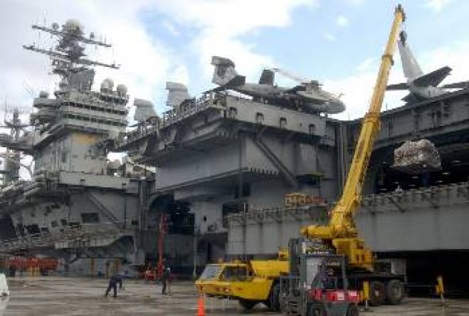 &Beta;&alpha;&theta;&alpha;ί&nu;&epsilon;&iota; &eta; &epsilon;&lambda;&lambda;&eta;&nu;&iota;&kappa;ή &epsilon;&mu;&pi;&lambda;&omicron;&kappa;ή: &Gamma;&iota;&gamma;&alpha;&nu;&tau;ώ&nu;&epsilon;&tau;&alpha;&iota; &eta; &Sigma;&omicron;ύ&delta;&alpha;