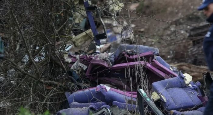 &Omicron;&iota; &pi;&omicron;&lambda;&iota;&tau;&iota;&kappa;έ&sigmaf; (&kappa;&alpha;&iota; ά&lambda;&lambda;&epsilon;&sigmaf;) &epsilon;&upsilon;&theta;ύ&nu;&epsilon;&sigmaf; &tau;&eta;&sigmaf; &epsilon;&lambda;&lambda;&eta;&nu;&iota;&kappa;ή&sigmaf; &kappa;&upsilon;&beta;έ&rho;&nu;&eta;&sigma;&eta;&sigmaf; &gamma;&iota;&alpha; &tau;&eta;&nu; &tau;&rho;&alpha;&gamma;&omega;&delta;ί&alpha; &tau;&omega;&nu; &Tau;&epsilon;&mu;&pi;ώ&nu;