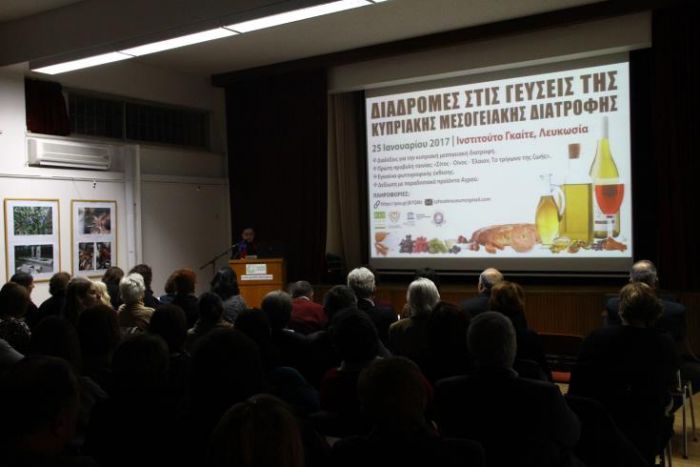 &Eta; &kappa;&upsilon;&pi;&rho;&iota;&alpha;&kappa;ή &pi;&alpha;&rho;&alpha;&delta;&omicron;&sigma;&iota;&alpha;&kappa;ή &delta;&iota;&alpha;&tau;&rho;&omicron;&phi;ή &sigma;&epsilon; &epsilon;&kappa;&delta;ή&lambda;&omega;&sigma;&eta; &tau;&omicron;&upsilon; &Mu;&omicron;&upsilon;&sigma;&epsilon;ί&omicron;&upsilon; &Kappa;&upsilon;&pi;&rho;&iota;&alpha;&kappa;ώ&nu; &Tau;&rho;&omicron;&phi;ί&mu;&omega;&nu;