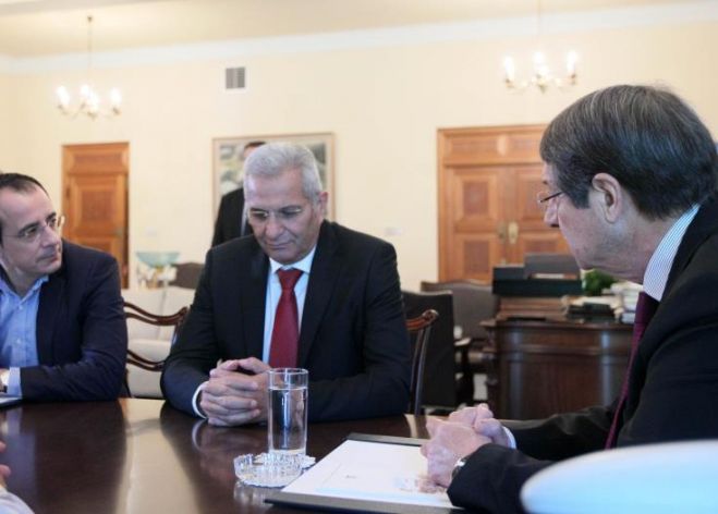 &Gamma;&Gamma; &Alpha;&Kappa;&Epsilon;&Lambda;: &Eta; &pi;&omicron;&rho;&epsilon;ί&alpha; &pi;&omicron;&upsilon; &alpha;&pi;&omicron;&phi;ά&sigma;&iota;&sigma;&epsilon; &nu;&alpha; &alpha;&kappa;&omicron;&lambda;&omicron;&upsilon;&theta;ή&sigma;&epsilon;&iota; &omicron; &pi;&rho;ό&epsilon;&delta;&rho;&omicron;&sigmaf; &mu;&alpha;&sigmaf; &kappa;&alpha;&lambda;ύ&pi;&tau;&epsilon;&iota; &pi;&lambda;ή&rho;&omega;&sigmaf; &nu;&omicron;&mu;&iota;&kappa;ά