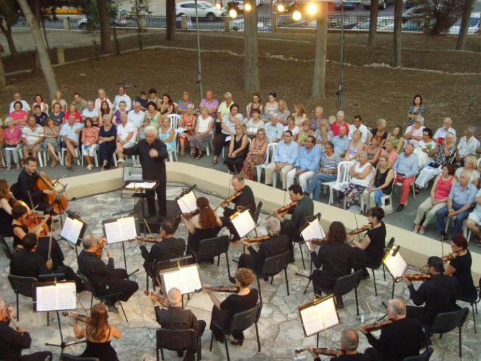 &Delta;ύ&omicron; &sigma;&epsilon;&iota;&rho;έ&sigmaf; &sigma;&upsilon;&nu;&alpha;&upsilon;&lambda;&iota;ώ&nu; &alpha;&pi;ό &tau;&eta; &Sigma;&upsilon;&mu;&phi;&omega;&nu;&iota;&kappa;ή &Omicron;&rho;&chi;ή&sigma;&tau;&rho;&alpha; &Kappa;ύ&pi;&rho;&omicron;&upsilon;