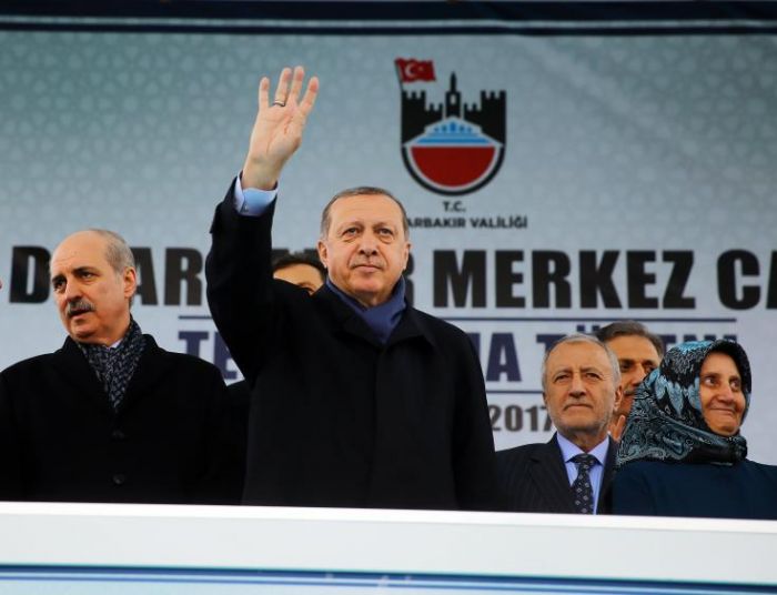 Economist: &Omicron; &Epsilon;&rho;&nu;&tau;&omicron;&gamma;ά&nu; &theta;έ&lambda;&epsilon;&iota; &nu;&alpha; &gamma;ί&nu;&epsilon;&iota; &sigma;&omicron;&upsilon;&lambda;&tau;ά&nu;&omicron;&sigmaf; &kappa;&alpha;&iota; &delta;&iota;&kappa;&tau;ά&tau;&omicron;&rho;&alpha;&sigmaf;