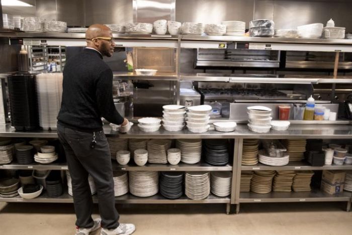 &Kappa;&omicron;&rho;&omega;&nu;&omicron;ϊό&sigmaf;: &Kappa;&alpha;&tau;&epsilon;&upsilon;&theta;&upsilon;&nu;&tau;ή&rho;&iota;&epsilon;&sigmaf; &gamma;&rho;&alpha;&mu;&mu;έ&sigmaf; &pi;&rho;&omicron;&sigmaf; &epsilon;&rho;&gamma;&omicron;&delta;ό&tau;&epsilon;&sigmaf; &alpha;&pi;ό &Delta;&Omicron;&Epsilon; - UNICEF