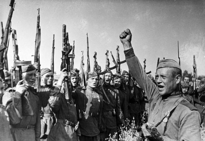 &Tau;&omicron; &Kappa;&Kappa;&Epsilon; &gamma;&iota;&alpha; &tau;&eta;&nu; 9&eta; &Mu;&alpha;ΐ&omicron;&upsilon; 1945: &Pi;ά&nu;&tau;&alpha; &sigma;&tau;&eta;&nu; &kappa;&alpha;&rho;&delta;&iota;ά &tau;&omega;&nu; &lambda;&alpha;ώ&nu;. &Pi;ά&nu;&tau;&alpha; &sigma;&tau;&omicron; &sigma;&tau;ό&chi;&alpha;&sigma;&tau;&rho;&omicron; &tau;&omega;&nu; &alpha;&sigma;&tau;ώ&nu; (video)