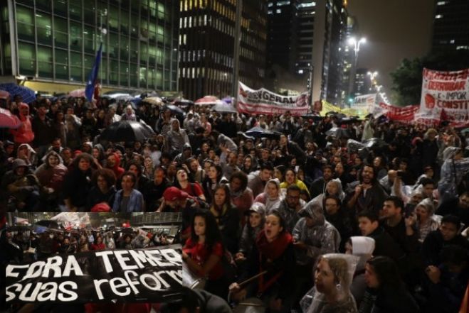 &Beta;&rho;&alpha;&zeta;&iota;&lambda;ί&alpha;: &Pi;&omicron;&lambda;&iota;&tau;&iota;&kappa;ό&sigmaf; &sigma;&epsilon;&iota;&sigma;&mu;ό&sigmaf; &kappa;&alpha;&iota; &delta;&iota;&alpha;&delta;&eta;&lambda;ώ&sigma;&epsilon;&iota;&sigmaf;