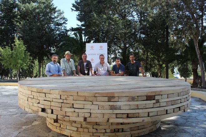 &Eta; &epsilon;&gamma;&kappa;&alpha;&tau;ά&sigma;&tau;&alpha;&sigma;&eta; &ldquo;&Tau;&rho;&alpha;&pi;έ&zeta;&iota; &tau;&eta;&sigmaf; Έ&nu;&omega;&sigma;&eta;&sigmaf;&rdquo; &tau;&omicron;&pi;&omicron;&theta;&epsilon;&tau;ή&theta;&eta;&kappa;&epsilon; &sigma;&tau;&omicron; &Chi;ά&nu;&iota;