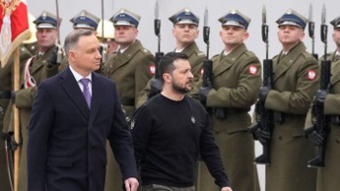 &Eta;&Pi;&Alpha; &kappa;&alpha;&iota; &Rho;&omega;&sigma;ί&alpha; &laquo;&beta;&rho;ί&sigma;&kappa;&omicron;&nu;&tau;&alpha;&iota; &sigma;&tau;&eta; &phi;ά&sigma;&eta; &mu;&iota;&alpha;&sigmaf; &theta;&epsilon;&rho;&mu;ή&sigmaf; &sigma;ύ&gamma;&kappa;&rho;&omicron;&upsilon;&sigma;&eta;&sigmaf;&raquo;