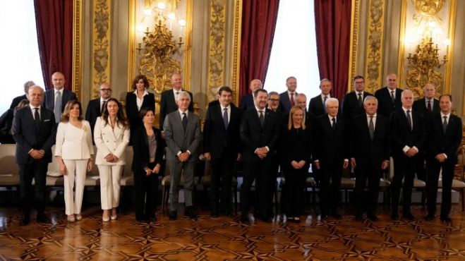 &Iota;&tau;&alpha;&lambda;ί&alpha;: &Omicron;&rho;&kappa;ί&sigma;&theta;&eta;&kappa;&epsilon; &eta; &kappa;&upsilon;&beta;έ&rho;&nu;&eta;&sigma;&eta; &tau;&eta;&sigmaf; &alpha;&kappa;&rho;&omicron;&delta;&epsilon;&xi;&iota;ά&sigmaf; &Mu;&epsilon;&lambda;ό&nu;&iota; &upsilon;&pi;ό &tau;&iota;&sigmaf; &epsilon;&upsilon;&lambda;&omicron;&gamma;ί&epsilon;&sigmaf; &tau;&eta;&sigmaf; &Epsilon;&Epsilon;