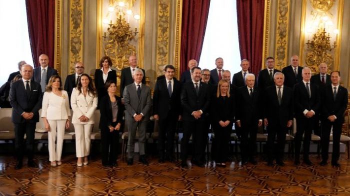 &Iota;&tau;&alpha;&lambda;ί&alpha;: &Omicron;&rho;&kappa;ί&sigma;&theta;&eta;&kappa;&epsilon; &eta; &kappa;&upsilon;&beta;έ&rho;&nu;&eta;&sigma;&eta; &tau;&eta;&sigmaf; &alpha;&kappa;&rho;&omicron;&delta;&epsilon;&xi;&iota;ά&sigmaf; &Mu;&epsilon;&lambda;ό&nu;&iota; &upsilon;&pi;ό &tau;&iota;&sigmaf; &epsilon;&upsilon;&lambda;&omicron;&gamma;ί&epsilon;&sigmaf; &tau;&eta;&sigmaf; &Epsilon;&Epsilon;