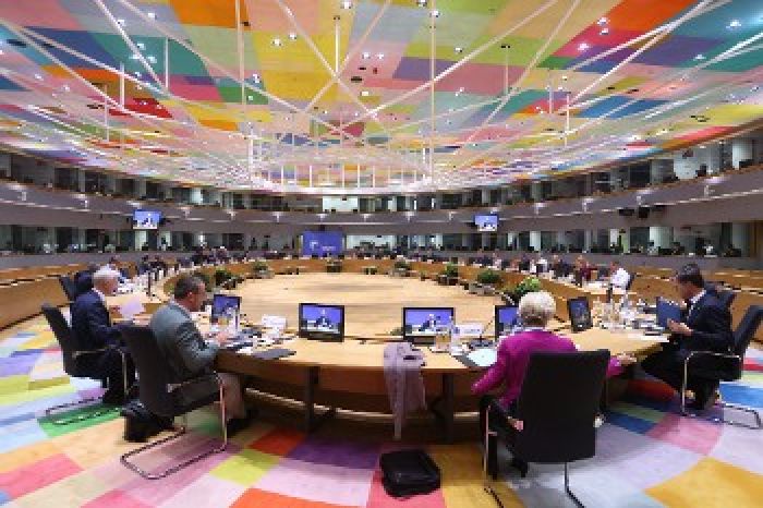 &laquo;&Pi;έ&phi;&tau;&omicron;&upsilon;&nu; &kappa;&omicron;&rho;&mu;&iota;ά&raquo; &epsilon;&nu;&tau;ό&sigmaf; &kappa;&alpha;&iota; &epsilon;&kappa;&tau;ό&sigmaf; &Epsilon;&upsilon;&rho;&omega;&zeta;ώ&nu;&eta;&sigmaf;!