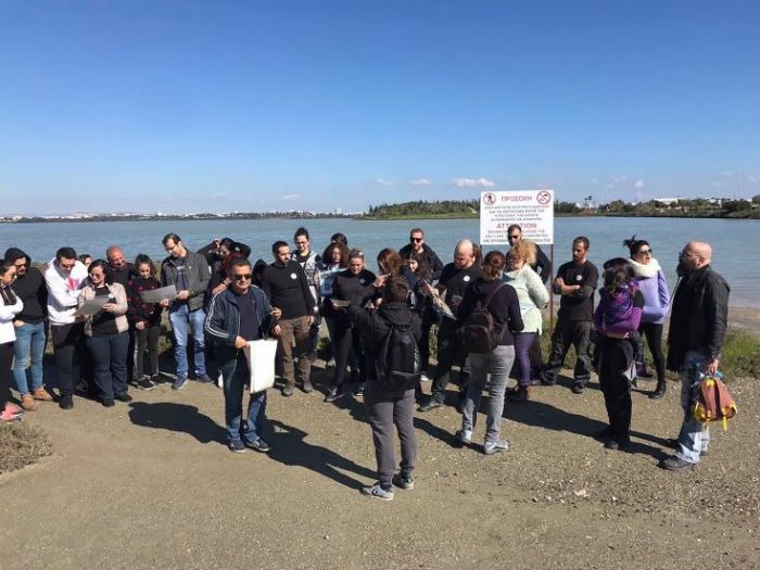 &Lambda;ά&rho;&nu;&alpha;&kappa;&alpha;: &Tau;ί&mu;&eta;&sigma;&epsilon; &tau;&eta;&nu; &Pi;&alpha;&gamma;&kappa;ό&sigma;&mu;&iota;&alpha; &Eta;&mu;έ&rho;&alpha; &Upsilon;&gamma;&rho;&omicron;&beta;&iota;ό&tau;&omicron;&pi;&omega;&nu; &mu;&epsilon; &kappa;&alpha;&theta;&alpha;&rho;&iota;&sigma;&mu;ό &tau;&eta;&sigmaf; &alpha;&lambda;&upsilon;&kappa;ή&sigmaf; &kappa;&alpha;&iota; &pi;&tau;&eta;&nu;&omicron;&pi;&alpha;&rho;&alpha;&tau;ή&rho;&eta;&sigma;&eta;