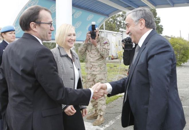 &Tau;&eta; &mu;&iota;&sigma;ή &pi;&rho;&alpha;&gamma;&mu;&alpha;&tau;&iota;&kappa;ό&tau;&eta;&tau;&alpha; &epsilon;ί&pi;&epsilon; &chi;&theta;&epsilon;&sigmaf; &omicron; Έ&iota;&nu;&tau;&epsilon;!