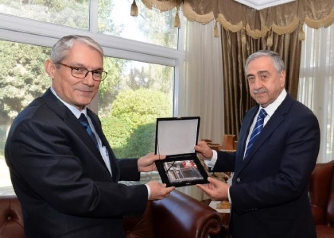 &Pi;&rho;&omicron;&kappa;&lambda;&eta;&tau;&iota;&kappa;ό&sigmaf; &omicron; &Tau;&omicron;ύ&rho;&kappa;&omicron;&sigmaf; &ldquo;&pi;&rho;έ&sigma;&beta;&eta;&sigmaf;&rdquo; &sigma;&tau;&alpha; &kappa;&alpha;&tau;&epsilon;&chi;ό&mu;&epsilon;&nu;&alpha;