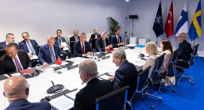 &Tau;&iota; &sigma;&eta;&mu;&alpha;ί&nu;&epsilon;&iota; &gamma;&iota;&alpha; &tau;&eta;&nu; &Epsilon;&lambda;&lambda;ά&delta;&alpha; &eta; &sigma;&upsilon;&mu;&phi;&omega;&nu;ί&alpha; &mu;&epsilon;&tau;&alpha;&xi;ύ &Tau;&omicron;&upsilon;&rho;&kappa;ί&alpha;&sigmaf;, &Sigma;&omicron;&upsilon;&eta;&delta;ί&alpha;&sigmaf; &kappa;&alpha;&iota; &Phi;&iota;&nu;&lambda;&alpha;&nu;&delta;ί&alpha;&sigmaf;