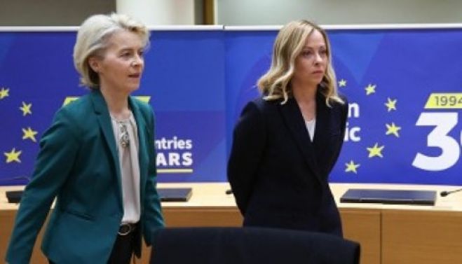 &Epsilon;&upsilon;&rho;&omega;&pi;&alpha;ϊ&kappa;ό &Kappa;&omicron;&iota;&nu;&omicron;&beta;&omicron;ύ&lambda;&iota;&omicron;: &Pi;&alpha;&zeta;ά&rho;&iota;&alpha; ό&lambda;&omega;&nu; &mu;&epsilon; ό&lambda;&omicron;&upsilon;&sigmaf; &gamma;&iota;&alpha; &mu;&iota;&alpha; ... &laquo;&iota;&sigma;&chi;&upsilon;&rho;ή &Epsilon;&upsilon;&rho;ώ&pi;&eta;&raquo;