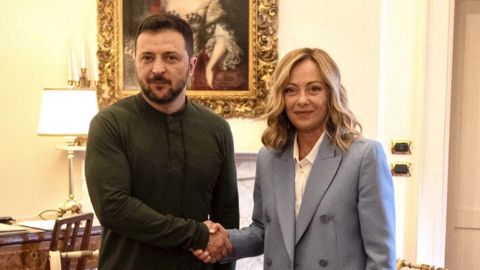 &Sigma;&upsilon;&nu;ά&nu;&tau;&eta;&sigma;&eta; &Mu;&epsilon;&lambda;ό&nu;&iota; - &Zeta;&epsilon;&lambda;έ&nu;&sigma;&kappa;&iota;: &Sigma;&upsilon;&nu;έ&chi;&iota;&sigma;&eta; &tau;&eta;&sigmaf; &sigma;&tau;ή&rho;&iota;&xi;&eta;&sigmaf; &sigma;&tau;&eta;&nu; &Omicron;&upsilon;&kappa;&rho;&alpha;&nu;ί&alpha;...