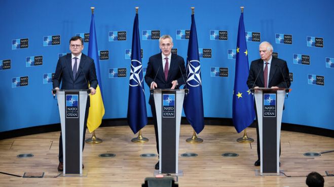 To NATO &alpha;&upsilon;&xi;ά&nu;&epsilon;&iota; &tau;&eta;&nu; &pi;&alpha;&rho;&alpha;&gamma;&omega;&gamma;ή &kappa;&alpha;&iota; &tau;&eta; &rho;&omicron;ή ό&pi;&lambda;&omega;&nu; &pi;&rho;&omicron;&sigmaf; &tau;&omicron; &Kappa;ί&epsilon;&beta;&omicron;