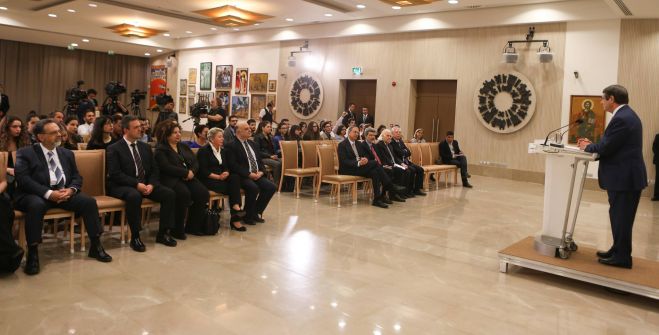 &Tau;&omicron; &kappa;&alpha;&lambda;ύ&tau;&epsilon;&rho;&omicron; &Mu;&Omicron;&Epsilon;, &eta; ά&lambda;&lambda;&eta; &pi;&lambda;&epsilon;&upsilon;&rho;ά &nu;&alpha; &delta;&epsilon;ί&xi;&epsilon;&iota; &sigma;&epsilon;&beta;&alpha;&sigma;&mu;ό &sigma;&tau;&iota;&sigmaf; &alpha;&nu;&eta;&sigma;&upsilon;&chi;ί&epsilon;&sigmaf; &tau;&omega;&nu; &Epsilon;/&kappa;
