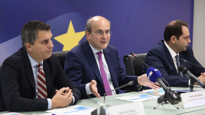 &Kappa;&upsilon;&beta;έ&rho;&nu;&eta;&sigma;&eta; &Nu;έ&alpha;&sigmaf; &Delta;&eta;&mu;&omicron;&kappa;&rho;&alpha;&tau;ί&alpha;&sigmaf;: &Beta;&alpha;&phi;&tau;ί&zeta;&epsilon;&iota; &laquo;&kappa;&omicron;&iota;&nu;&omega;&nu;&iota;&kappa;έ&sigmaf; &pi;&alpha;&rho;&omicron;&chi;έ&sigmaf;&raquo; &tau;&eta;&nu; &alpha;&nu;&tau;&iota;&lambda;&alpha;ϊ&kappa;ή &epsilon;&pi;έ&lambda;&alpha;&sigma;&eta; &kappa;&alpha;&iota; &tau;&eta; &delta;&iota;&alpha;&iota;ώ&nu;&iota;&sigma;&eta; &tau;&eta;&sigmaf; &phi;&tau;ώ&chi;&epsilon;&iota;&alpha;&sigmaf;