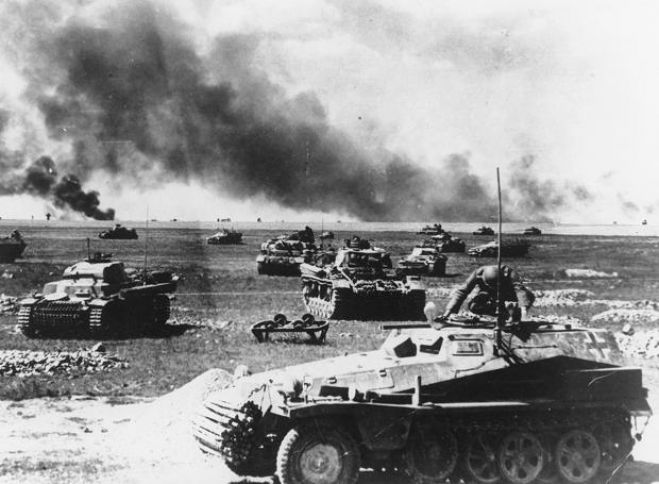 1941: &Alpha;&rho;&chi;ί&zeta;&epsilon;&iota; &eta; &laquo;&Epsilon;&pi;&iota;&chi;&epsilon;ί&rho;&eta;&sigma;&eta; &Mu;&pi;&alpha;&rho;&mu;&pi;&alpha;&rho;ό&sigma;&alpha;&raquo;