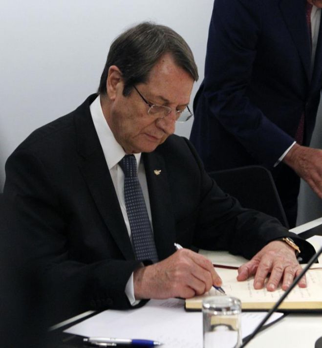 &Sigma;&tau;&rho;ά&phi;&iota;, &tau;&epsilon;&lambda;&iota;&kappa;ά, &omicron;&iota; "&kappa;ό&pi;&omicron;&iota;" &kappa;&alpha;&iota; &tau;&omicron; έ&gamma;&gamma;&rho;&alpha;&phi;&omicron; Έ&iota;&nu;&tau;&epsilon;, &alpha;&phi;&omicron;ύ &eta; &epsilon;/&kappa; &pi;&lambda;&epsilon;&upsilon;&rho;ά &tau;&omicron; &theta;&epsilon;&omega;&rho;&epsilon;ί &mu;&eta; &delta;&epsilon;&sigma;&mu;&epsilon;&upsilon;&tau;&iota;&kappa;ό