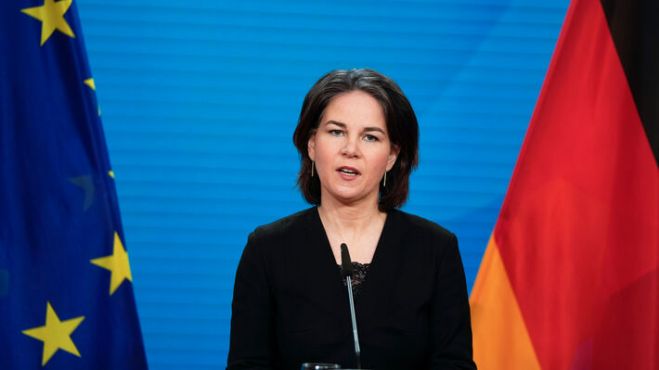 &Xi;&epsilon;&pi;&lambda;έ&nu;&omicron;&nu;&tau;&alpha;&sigmaf; &laquo;&omicron;&iota;&kappa;&omicron;&lambda;&omicron;&gamma;&iota;&kappa;ά&raquo; &kappa;&alpha;&iota; &laquo;&pi;&rho;ά&sigma;&iota;&nu;&alpha;&raquo; &mu;&iota;&alpha; &gamma;&epsilon;&nu;&omicron;&kappa;&tau;&omicron;&nu;ί&alpha;