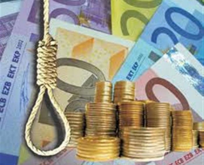 &Sigma;&upsilon;&mu;&beta;&alpha;ί&nu;&epsilon;&iota; &sigma;&tau;&eta;&nu; &Epsilon;&lambda;&lambda;ά&delta;&alpha;: &Sigma;&tau;&omicron; ύ&psi;&omicron;&sigmaf; &tau;&omicron;&upsilon; &Alpha;&Epsilon;&Pi; &tau;&alpha; &chi;&rho;έ&eta; &sigma;&tau;&eta;&nu; &epsilon;&phi;&omicron;&rho;ί&alpha;