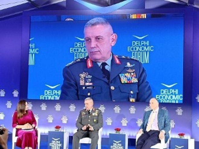 &Epsilon;&lambda;&lambda;&eta;&nu;&omicron;&tau;&omicron;&upsilon;&rho;&kappa;&iota;&kappa;ά: &Omicron; &pi;ό&lambda;&epsilon;&mu;&omicron;&sigmaf; &phi;&tau;&iota;ά&chi;&nu;&epsilon;&iota; &laquo;&mu;&omicron;&mu;έ&nu;&tau;&omicron;&upsilon;&mu;&raquo; &gamma;&iota;&alpha; &sigma;&upsilon;&nu;έ&rho;&gamma;&epsilon;&iota;&epsilon;&sigmaf; &kappa;&alpha;&iota; &Nu;&Alpha;&Tau;&Omicron;&iota;&kappa;έ&sigmaf; &delta;&iota;&epsilon;&upsilon;&theta;&epsilon;&tau;ή&sigma;&epsilon;&iota;&sigmaf;