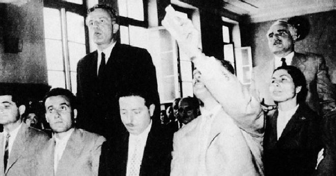 1960: &Epsilon;&pi;&iota;&chi;&epsilon;ί&rho;&eta;&sigma;&eta; &epsilon;&xi;ό&nu;&tau;&omega;&sigma;&eta;&sigmaf; &tau;&omicron;&upsilon; &Kappa;&Kappa;&Epsilon;, &tau;&alpha; &sigma;&tau;&rho;&alpha;&tau;&omicron;&delta;&iota;&kappa;&epsilon;ί&alpha; &sigma;&epsilon; &delta;&rho;ά&sigma;&eta;