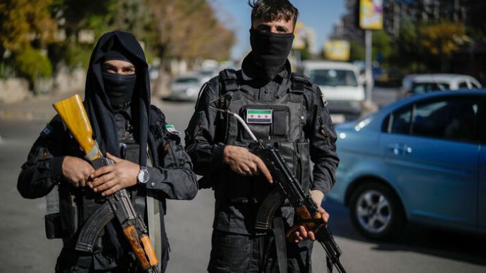 &Omicron;&iota; ... &theta;&epsilon;&mu;&alpha;&tau;&omicron;&phi;ύ&lambda;&alpha;&kappa;&epsilon;&sigmaf; &tau;&eta;&sigmaf; &laquo;&alpha;&nu;&epsilon;&xi;&alpha;&rho;&tau;&eta;&sigma;ί&alpha;&sigmaf;&raquo;, &tau;&eta;&sigmaf; &laquo;&kappa;&upsilon;&rho;&iota;&alpha;&rho;&chi;ί&alpha;&sigmaf;&raquo; &kappa;&alpha;&iota; &tau;&eta;&sigmaf; &laquo;&epsilon;&delta;&alpha;&phi;&iota;&kappa;ή&sigmaf; &alpha;&kappa;&epsilon;&rho;&alpha;&iota;ό&tau;&eta;&tau;&alpha;&sigmaf;&raquo;