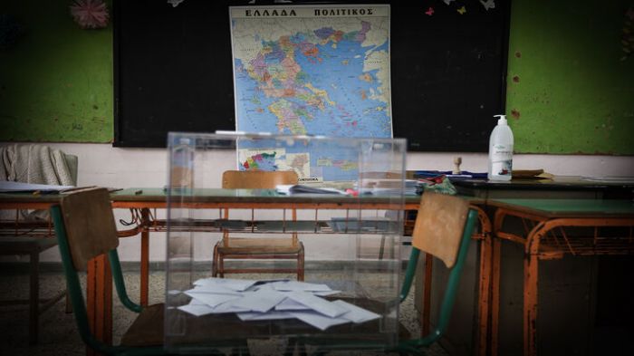 &Epsilon;&lambda;&lambda;ά&delta;&alpha;: &Eta; &epsilon;&pi;ό&mu;&epsilon;&nu;&eta; &mu;έ&rho;&alpha; - &Omicron;&iota; &delta;&iota;&epsilon;&rho;&epsilon;&upsilon;&nu;&eta;&tau;&iota;&kappa;έ&sigmaf; &epsilon;&nu;&tau;&omicron;&lambda;έ&sigmaf; &kappa;&alpha;&iota; &eta; &pi;&rho;&omicron;&sigma;&phi;&upsilon;&gamma;ή &sigma;&epsilon; &nu;έ&epsilon;&sigmaf; &kappa;ά&lambda;&pi;&epsilon;&sigmaf;