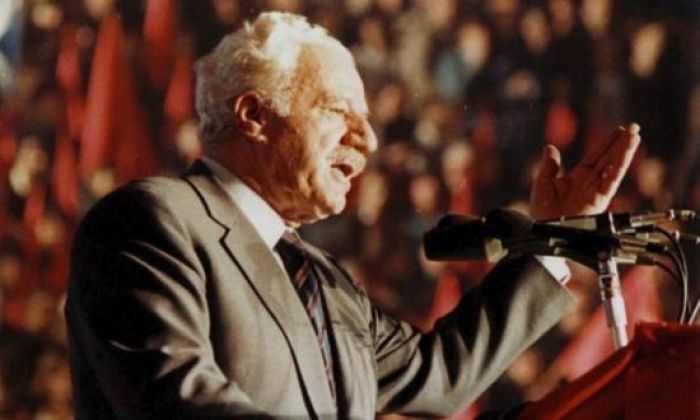&Chi;&alpha;&rho;ί&lambda;&alpha;&omicron;&sigmaf; &Phi;&lambda;&omega;&rho;ά&kappa;&eta;&sigmaf;: &laquo;&Epsilon;ί&nu;&alpha;&iota; &eta; &sigma;&pi;&omicron;&rho;ά, &sigma;&omicron;&upsilon; &lambda;έ&omega;&hellip;&raquo;