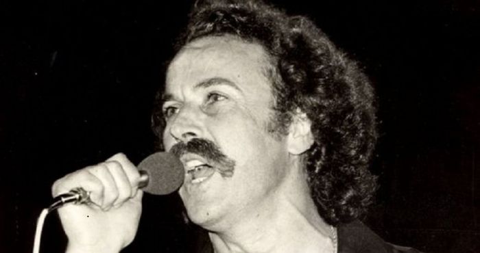 &Nu;ί&kappa;&omicron;&sigmaf; &Xi;&upsilon;&lambda;&omicron;ύ&rho;&eta;&sigmaf;: &laquo;&Gamma;&epsilon;&nu;&nu;ή&theta;&eta;&kappa;&alpha; &sigma;&tau;&omicron; &beta;&lambda;έ&phi;&alpha;&rho;&omicron; &tau;&omicron;&upsilon; &kappa;&epsilon;&rho;&alpha;&upsilon;&nu;&omicron;ύ, &sigma;&beta;ή&nu;&omega; &kappa;&upsilon;&lambda;ώ&nu;&tau;&alpha;&sigmaf; &sigma;&tau;&alpha; &nu;&epsilon;&rho;ά&raquo;&hellip;