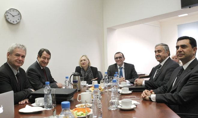 &Omicron; &rho;&epsilon;&alpha;&lambda;&iota;&sigma;&mu;ό&sigmaf; &sigma;&tau;&iota;&sigmaf; &sigma;&upsilon;&nu;&omicron;&mu;&iota;&lambda;ί&epsilon;&sigmaf; &epsilon;ί&nu;&alpha;&iota; &sigma;&eta;&mu;&alpha;&nu;&tau;&iota;&kappa;ό&sigmaf;, &lambda;έ&epsilon;&iota; &omicron; &Tau;/&kappa; &eta;&gamma;έ&tau;&eta;&sigmaf;