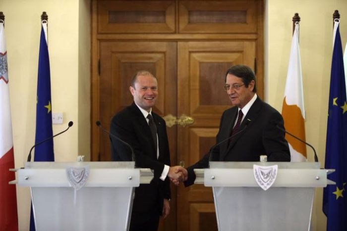 &Eta; &Mu;ά&lambda;&tau;&alpha; &sigma;&tau;&eta;&rho;ί&zeta;&epsilon;&iota; &tau;&iota;&sigmaf; &pi;&rho;&omicron;&sigma;&pi;ά&theta;&epsilon;&iota;&epsilon;&sigmaf; &tau;&eta;&sigmaf; &Kappa;ύ&pi;&rho;&omicron;&upsilon; &gamma;&iota;&alpha; &mu;&iota;&alpha; &chi;ώ&rho;&alpha; &chi;&omega;&rho;ί&sigmaf; &sigma;&tau;&rho;&alpha;&tau;&epsilon;ύ&mu;&alpha;&tau;&alpha;