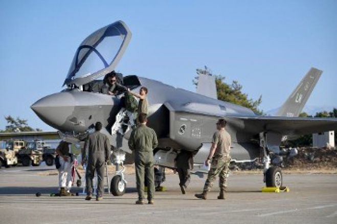 &Epsilon;&lambda;&lambda;&eta;&nu;&iota;&kappa;ή &kappa;&upsilon;&beta;έ&rho;&nu;&eta;&sigma;&eta;: &laquo;&Delta;ί&chi;&omega;&sigmaf; ό&rho;&iota;&alpha;&raquo; &eta; &epsilon;&mu;&pi;&lambda;&omicron;&kappa;ή &sigma;&tau;&alpha; &alpha;&mu;&epsilon;&rho;&iota;&kappa;&alpha;&nu;&omicron;&Nu;&Alpha;&Tau;&Omicron;&iota;&kappa;ά &sigma;&chi;έ&delta;&iota;&alpha;