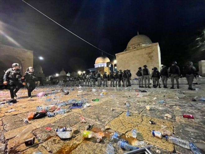 &Eta; &epsilon;&pi;ί&theta;&epsilon;&sigma;&eta; &sigma;&tau;&omicron; &tau;έ&mu;&epsilon;&nu;&omicron;&sigmaf; &Alpha;&lambda; Ά&kappa;&sigma;&alpha; &kappa;&alpha;&iota; &mu;ί&alpha; &laquo;&mu;&epsilon;&tau;&alpha;&rho;&rho;ύ&theta;&mu;&iota;&sigma;&eta;&raquo; &pi;&omicron;&upsilon; &gamma;&epsilon;&nu;&nu;ά&epsilon;&iota; &pi;&omicron;&gamma;&kappa;&rho;ό&mu;