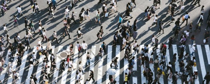 Eurostat: &Omicron; &pi;&lambda;&eta;&theta;&upsilon;&sigma;&mu;ό&sigmaf; &tau;&eta;&sigmaf; &Epsilon;&Epsilon; &sigma;&upsilon;&rho;&rho;&iota;&kappa;&nu;ώ&theta;&eta;&kappa;&epsilon; &gamma;&iota;&alpha; &delta;&epsilon;ύ&tau;&epsilon;&rho;&eta; &sigma;&upsilon;&nu;&epsilon;&chi;ή &chi;&rho;&omicron;&nu;&iota;ά &lambda;ό&gamma;&omega; &kappa;&omicron;&rho;&omega;&nu;&omicron;ϊ&omicron;ύ